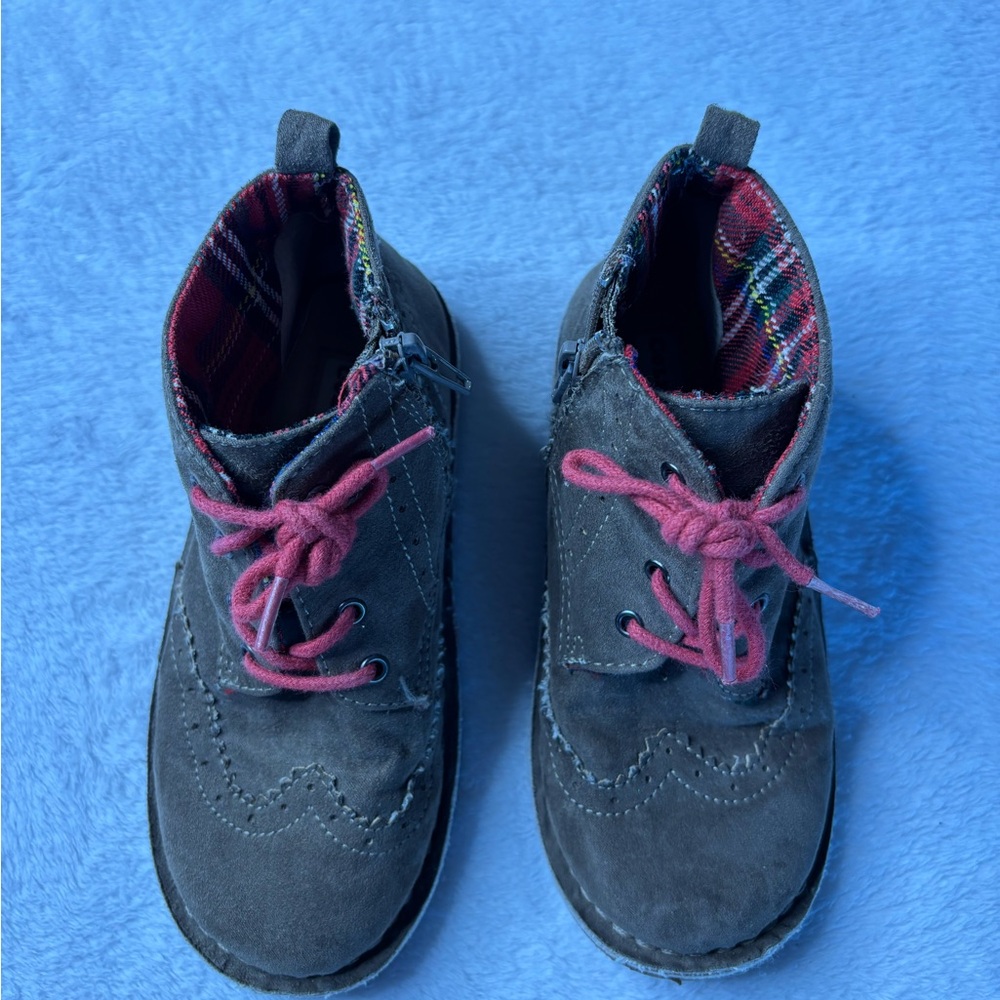 Cole Haan Kids Gray Boots with red Laces
